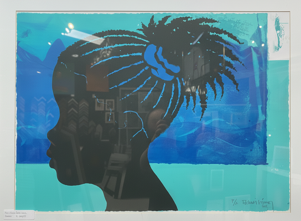 Niña fondo verde y azul por Adrián Gómez